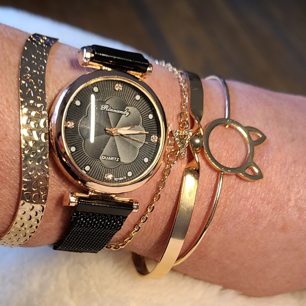 NWOT Rinnandy Quartz Watch and Bracelet Set